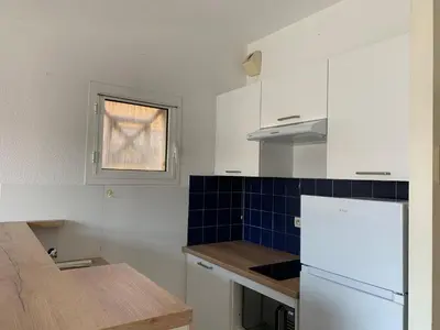 Cuisine ou kitchenette dans l'établissement Biscarrosse Plage - Studio cabine: 4 pers, proche plages et commerces, ménage inclus - FR-1-319-191