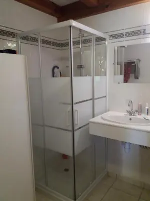 Salle de bains dans l'établissement Village Océlandes