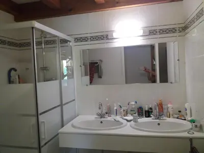 Salle de bains dans l'établissement Village Océlandes
