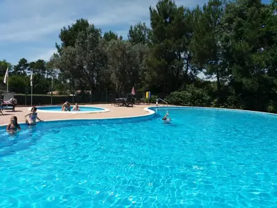 Piscine de l'établissement Village Océlandes ou située à proximité