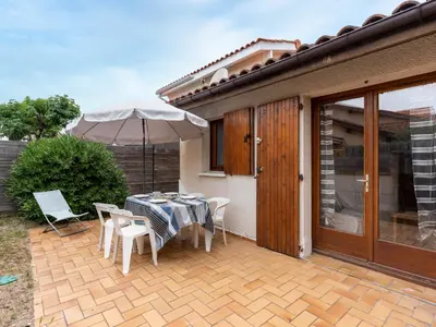 Terrasse ou espace extérieur de l'établissement Maison Mitoyenne à 200m de la Plage avec Parking - FR-1-319-186