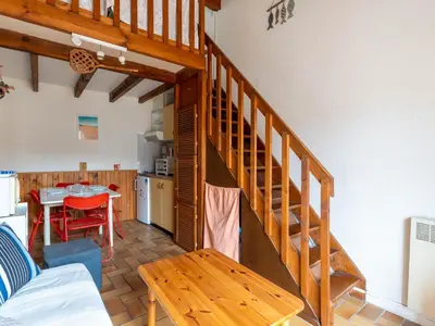 Coin salon dans l'établissement Maison Mitoyenne à 200m de la Plage avec Parking - FR-1-319-186