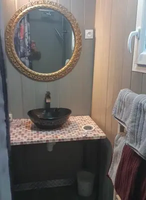 Salle de bains dans l'établissement Au ' Bord des Landes '