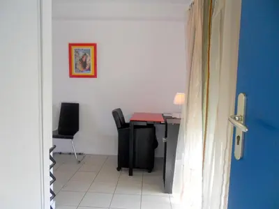 Coin salon dans l'établissement Les Courlis