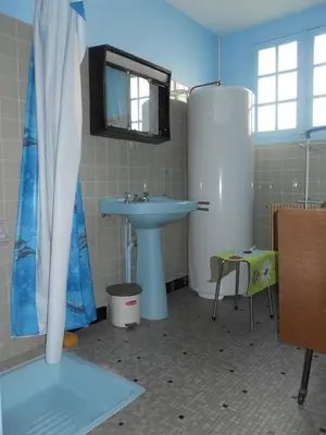 Salle de bains dans l'établissement La palombe