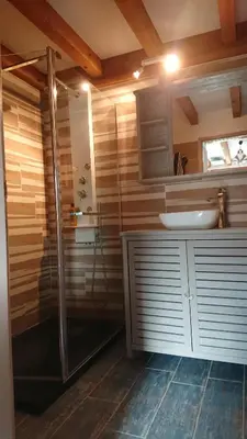 Salle de bains dans l'établissement Maison ocelandes