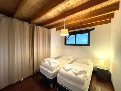 Un ou plusieurs lits dans un hébergement de l'établissement Villa 8 pers proche lac marin, WiFi, animaux permis, parking - FR-1-379-83