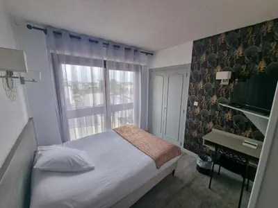 Un ou plusieurs lits dans un hébergement de l'établissement Hôtel le Vascon