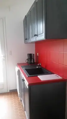 Cuisine ou kitchenette dans l'établissement Les Sables Blancs