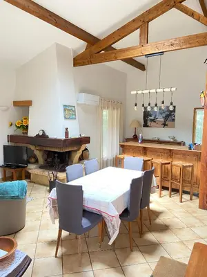 Coin salon dans l'établissement Villa Climatisée et Wifi Gujan à 5 mn du Bassin d'Arcachon
