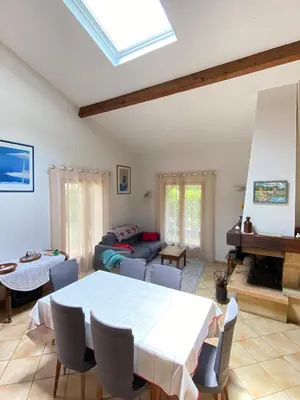 Coin salon dans l'établissement Villa Climatisée et Wifi Gujan à 5 mn du Bassin d'Arcachon