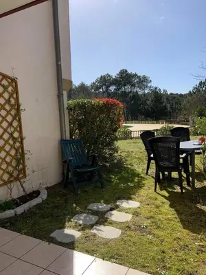 Jardin de l'établissement Appartement a loué domaine de gasgogne a biscarrosse
