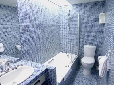 Salle de bains dans l'établissement Hôtel du Sablar