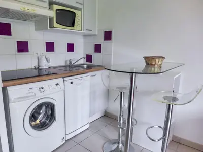 Cuisine ou kitchenette dans l'établissement Apartment l'Allée des Dunes-9 by Interhome