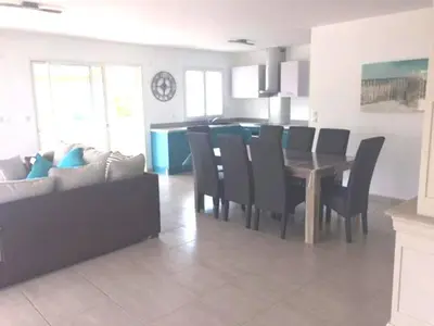 Cuisine ou kitchenette dans l'établissement Magnifique villa spacieuse 3 chambres tout confort