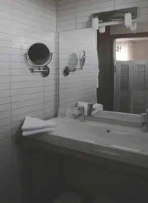Salle de bains dans l'établissement L auberge de la pointe