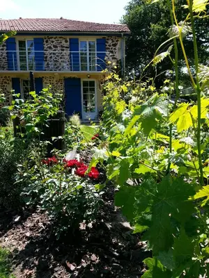 Jardin de l'établissement Chambre d'Hôtes L'Airial