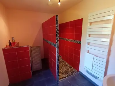 Salle de bains dans l'établissement Chambre d'Hôtes L'Airial