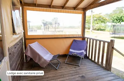 Balcon ou terrasse dans l'établissement Camping Routes du Monde ATC La Hume-Arcachon