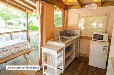 Cuisine ou kitchenette dans l'établissement Camping Routes du Monde ATC La Hume-Arcachon