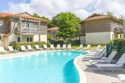 Piscine de l'établissement Les Terrasses du Lac L58 ou située à proximité