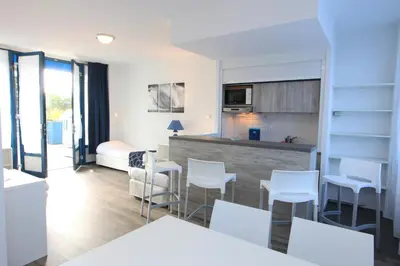 Cuisine ou kitchenette dans l'établissement Hotel Mercedes