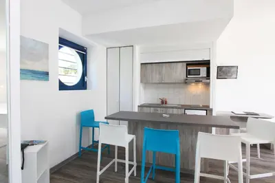 Cuisine ou kitchenette dans l'établissement Hotel Mercedes