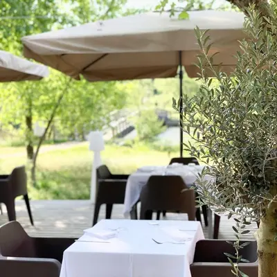 Jardin de l'établissement Hotel Au Bon Coin du Lac