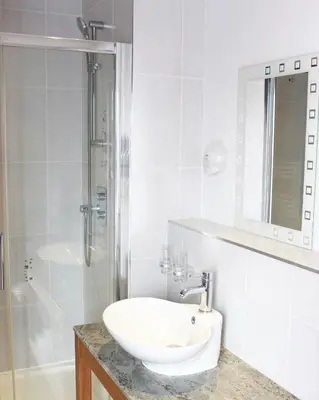 Salle de bains dans l'établissement Hotel Au Bon Coin du Lac