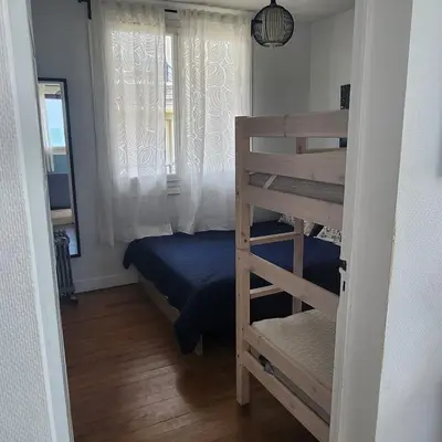 Un ou plusieurs lits dans un hébergement de l'établissement Beach Front Apartment Eljocri