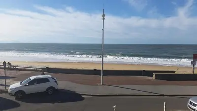 Vue générale sur la mer ou vue sur la mer prise depuis l'appartement