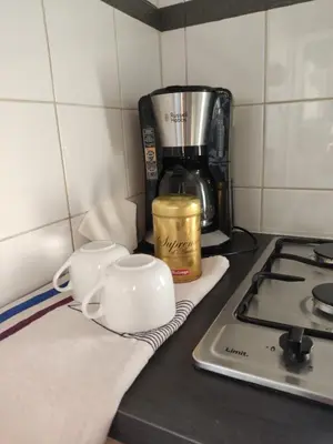 Cuisine ou kitchenette dans l'établissement Les Cigales du Bassin