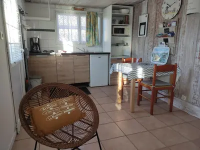 Cuisine ou kitchenette dans l'établissement Les Cigales du Bassin