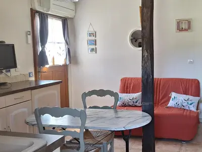 Coin salon dans l'établissement Gîte Pouton