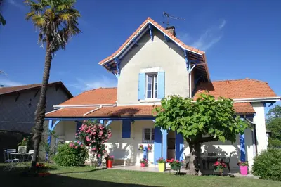 Jardin de l'établissement Grande maison de vacances