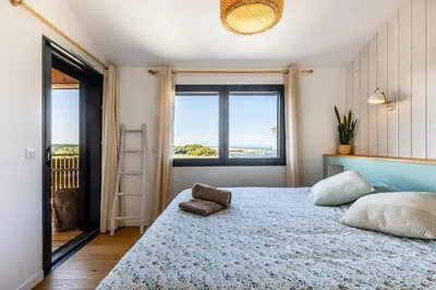 Un ou plusieurs lits dans un hébergement de l'établissement Villa Oceana vue exceptionnelle sur l'océan, haut standing, front de mer.