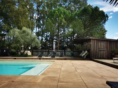 Piscine de l'établissement Maison Basta ou située à proximité