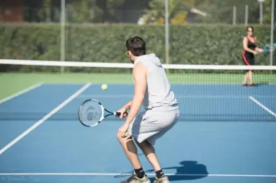 Tennis ou squash au sein de le village vacances ou à proximité