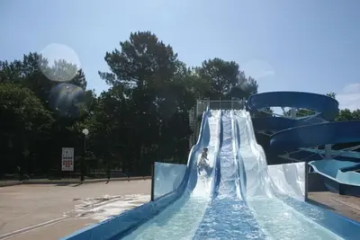Piscine de l'établissement Pyla Chalet et mobilhom 6 personnes Magda ou située à proximité