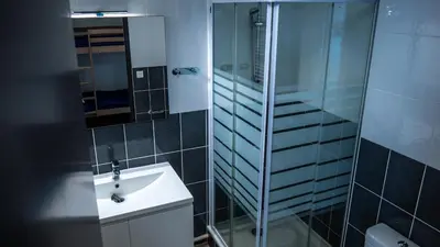 Salle de bains dans l'établissement Plage Centrale