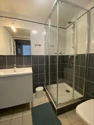 Salle de bains dans l'établissement Plage Centrale
