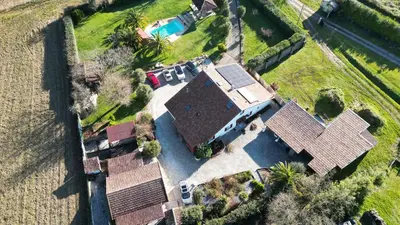 Vue panoramique sur l'établissement Le Chalet des Pins - La Forge De Clermont