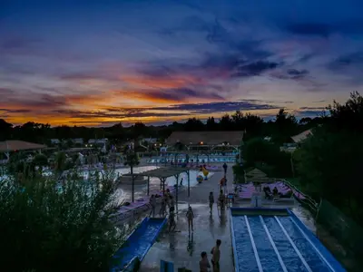 Lever ou coucher de soleil vu de le camping ou à proximité