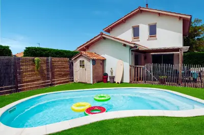 Piscine de l'établissement VILLA CASA KOKO 10 PERS piscine chauffée, pétanque, ping pong VIEUX-BOUCAU ou située à proximité