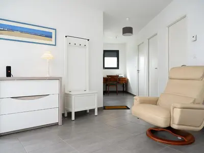 Coin salon dans l'établissement Maison moderne près plage Aiguillon - 2 chambres, terrasse, jardin, parking - Calme et confort - FR-1-420-63