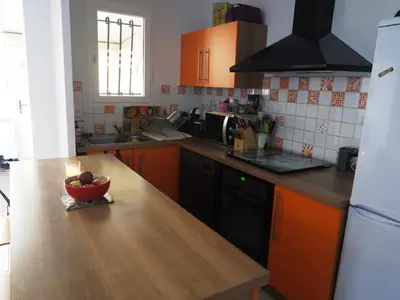 Cuisine ou kitchenette dans l'établissement Maison familiale avec jardin, proche Dune du Pyla et parcs, idéale pour vacances ensoleillées - FR-1-319-362