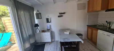 Cuisine ou kitchenette dans l'établissement Les fougères A81 Les villages sous les pins LEON 40550