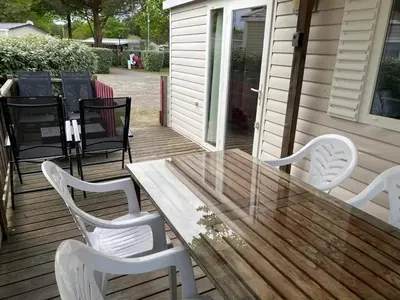 Terrasse ou espace extérieur de l'établissement Bungalow Confort Gastes Jacuzzi