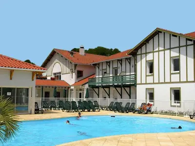 Piscine de l'établissement Cassen Holiday House with Pool ou située à proximité