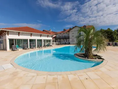Piscine de l'établissement Cassen Holiday House with Pool ou située à proximité